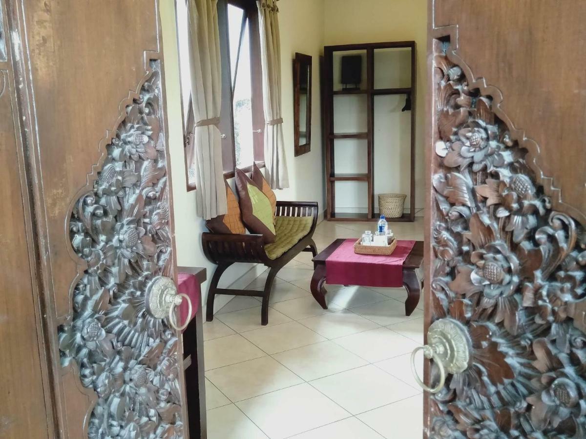 Tempat Tidur & Sarapan Prasanti 2*